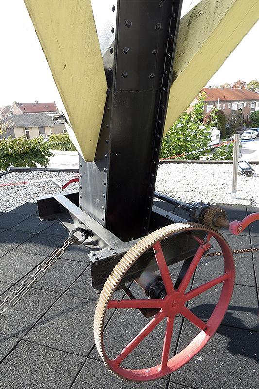 7, Molen 01968 De Korenbloem (Mill), Gerard Sturkenboom (11-10-2018)Stalen kruibok met kruilier. | Database Nederlandse molens