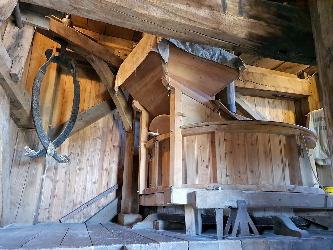 11, Molen 02525 (Naamloos) (Moergestel), Pieter Zuijkerbuijk (26-10-2019)Maalstoel achtermolen. | Database Nederlandse molens