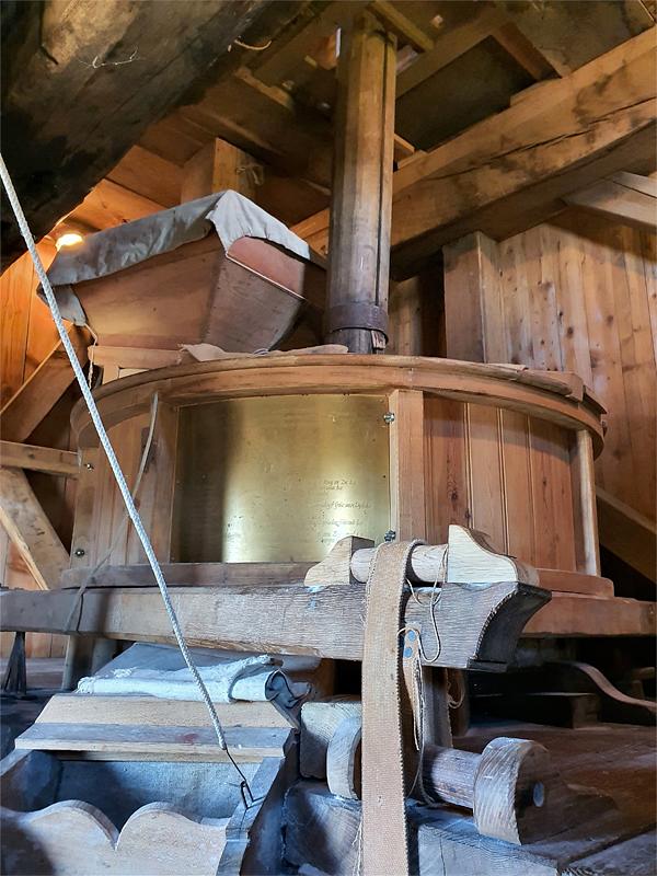 12, Molen 02525 (Naamloos) (Moergestel), Pieter Zuijkerbuijk (26-10-2019)Maalstoel achtermolen. | Database Nederlandse molens