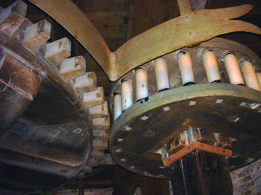 16, Molen 02616 De Korenaar (Oirschot), Rob Simons (7-10-2006).Het rondsel is voorzien van nylon staven. | Database Nederlandse molens