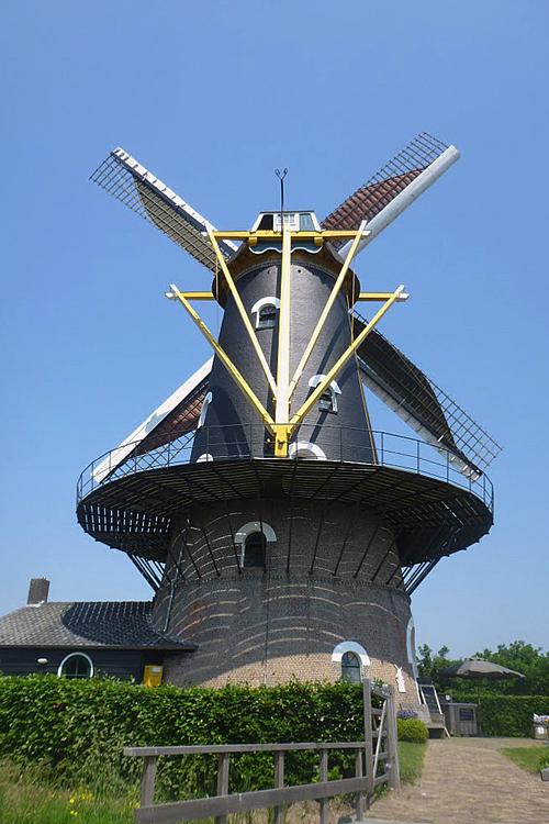 2, Molen 02010 Onvermoeid / Kerkhovense Molen (Oisterwijk), Tony Hop (8-6-2013) | Database Nederlandse molens