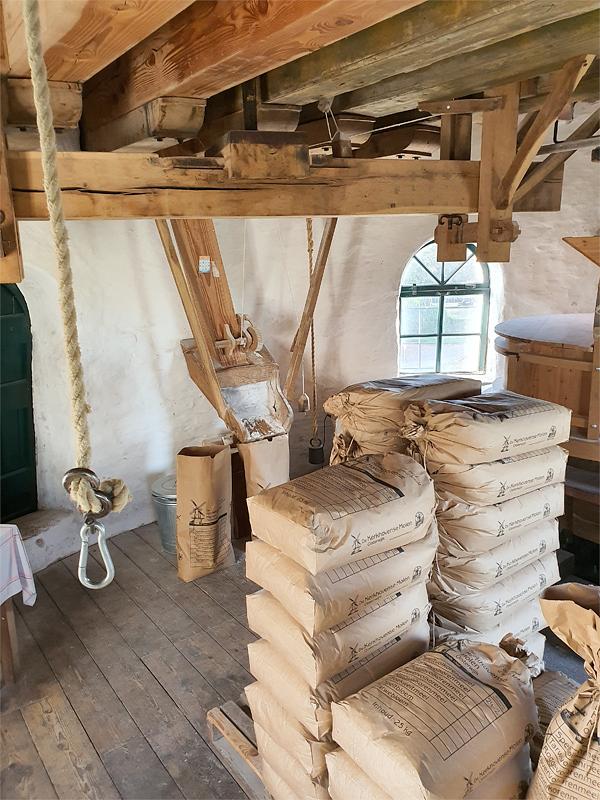 12, Molen 02010 Onvermoeid / Kerkhovense Molen (Oisterwijk), Pieter Zuijkerbuijk (26-10-2019) | Database Nederlandse molens