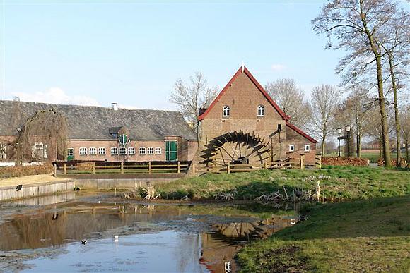 5, Molen 01952 (watermolen) (Oploo), Frits Kruishaar (april 2008). | Database Nederlandse molens