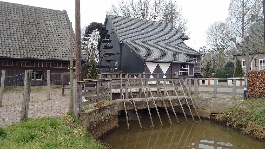 1, Molen 02605 Opwettense Watermolen (Opwetten), Mark Dwarswaard (21-2-2019)De Opwettense molen van de voorzijde gezien. | Database Nederlandse molens