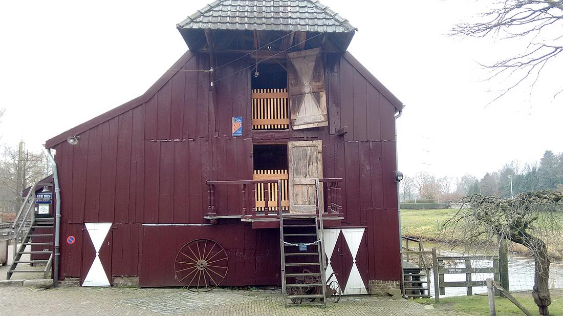 4, Molen 02605 Opwettense Watermolen (Opwetten), Mark Dwarswaard (21-2-2019)De originele kopgevel van 1765. | Database Nederlandse molens