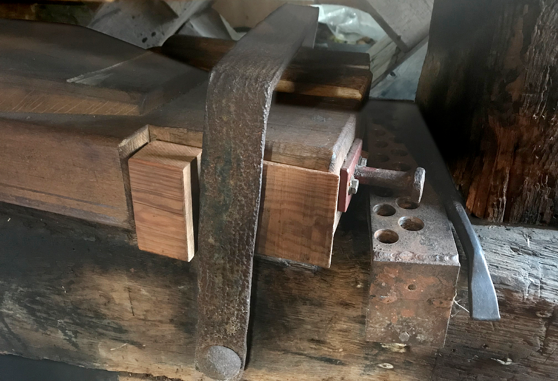 14, Molen 00361 Schoterveense molen (Haarlem), Toby de Kok (29-10-2017)De wervel met het systeem om de molen in en uit het werk te zetten. | Database Nederlandse molens