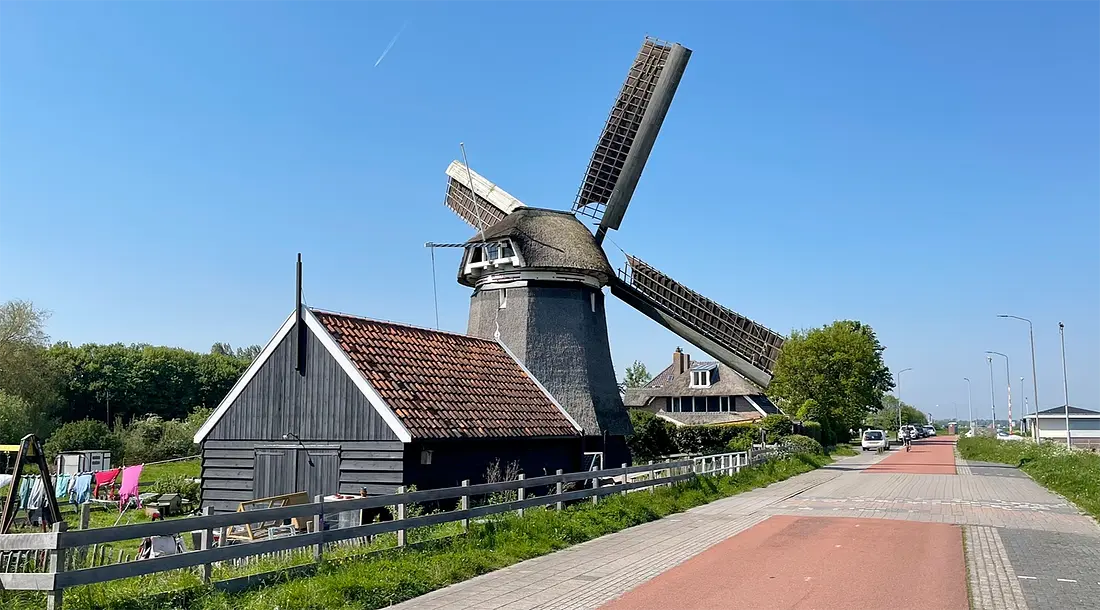 1, Molen 00312 De Sluismolen (Alkmaar), Julius Meijer (13-5-2023)De molen met zijn nieuwe, ongeschilderde fokken.  | Database Nederlandse molens