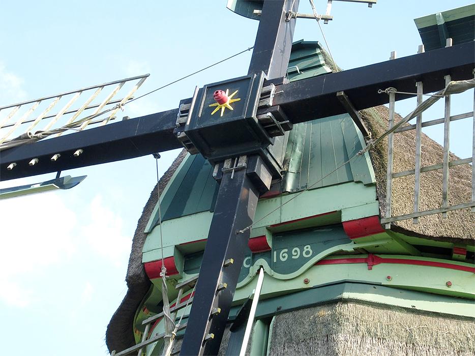 5, Molen 00782 Obdammermolen (Obdam), Piet Glasbergen (9-9-2015)De merkwaardig ogende haspelkruis-askop van deze molen.  | Database Nederlandse molens