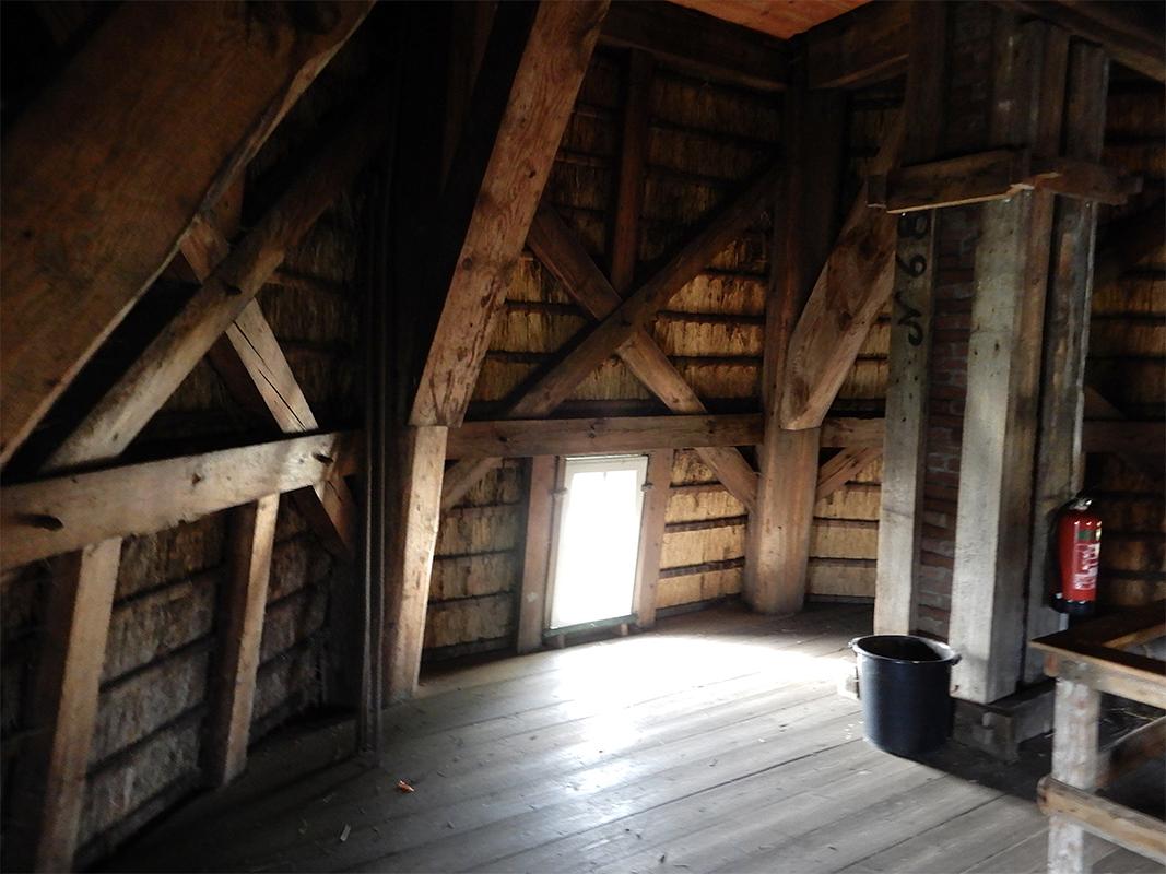 15, Molen 01640 Het Noorden (Oosterend), Dennis van Dijk (9-3-2019)Schoorsteen in de molen. | Database Nederlandse molens