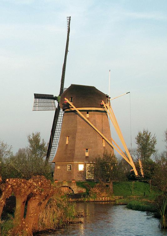 Molen 00280 De Zwaan (Ouderkerk aan de Amstel), Piet Glasbergen (11-11-2014). | Database Nederlandse molens