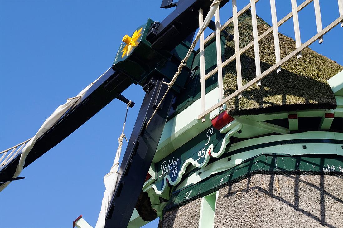 5, Molen 02552 Molen P (Oudesluis), Boukje van Leijen (21-4-2018)Merk op dat een steunder onder de windpeluw hier ontbreekt.  | Database Nederlandse molens
