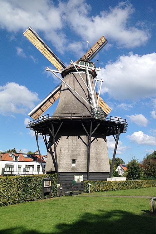 2, Molen 00362 De Zandhaas (Santpoort), Abel van Loenen (15-8-2016) Roeden weer gestoken, de molen draait weer.. | Database Nederlandse molens
