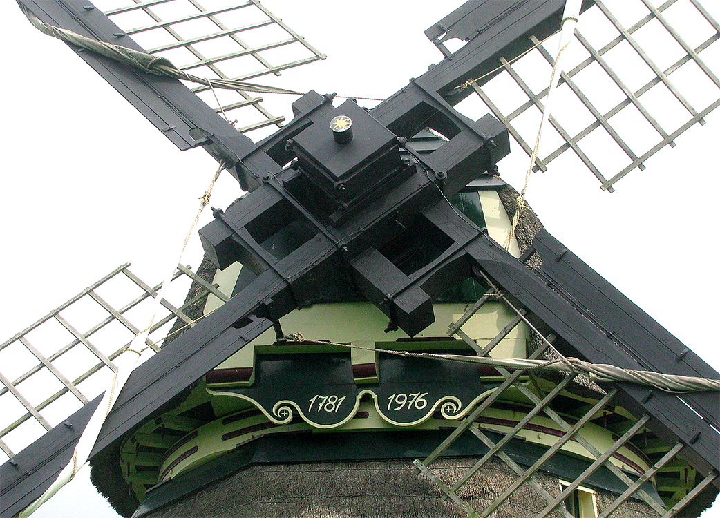 7, Molen 01102 Robonsbosmolen (Alkmaar), Piet Glasbergen (16-8-2017)Hier zijn opzet en constructie van een houten haspelkruis goed te zien. | Database Nederlandse molens