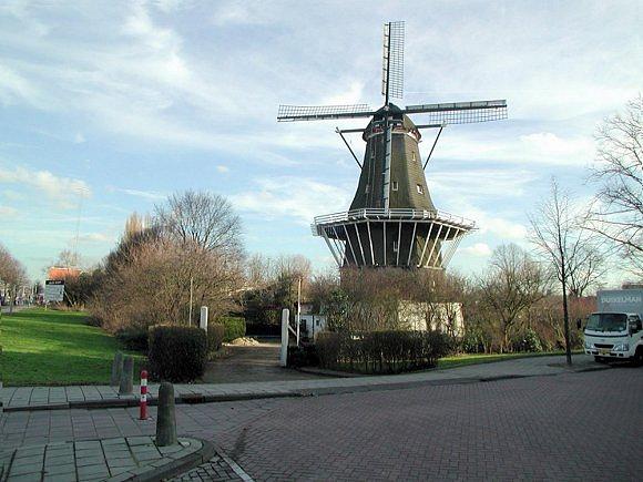 1, Molen 00802 De Bloem (Amsterdam), Joop Vendrig (24-1-2002). | Database Nederlandse molens