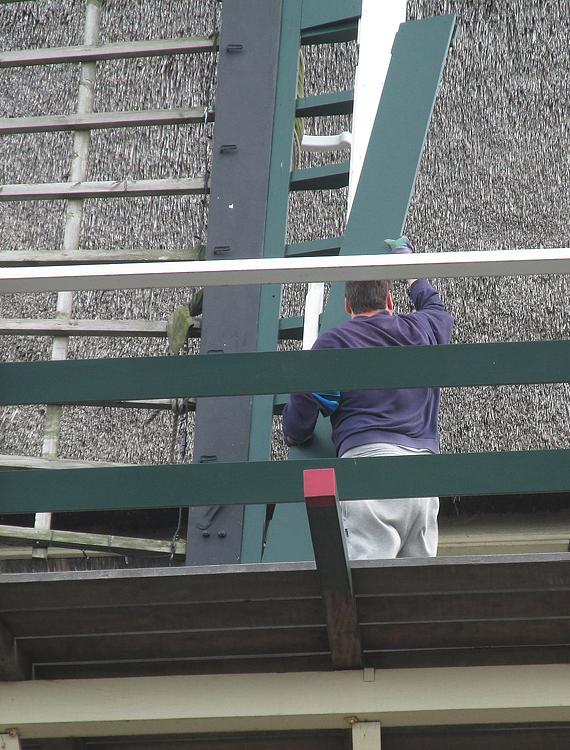 4, Molen 00699 De Gooyer (Amsterdam), Piet Glasbergen (9-5-2015)Het waaide te hard: de molenaar haalde de steekborden eraf. | Database Nederlandse molens