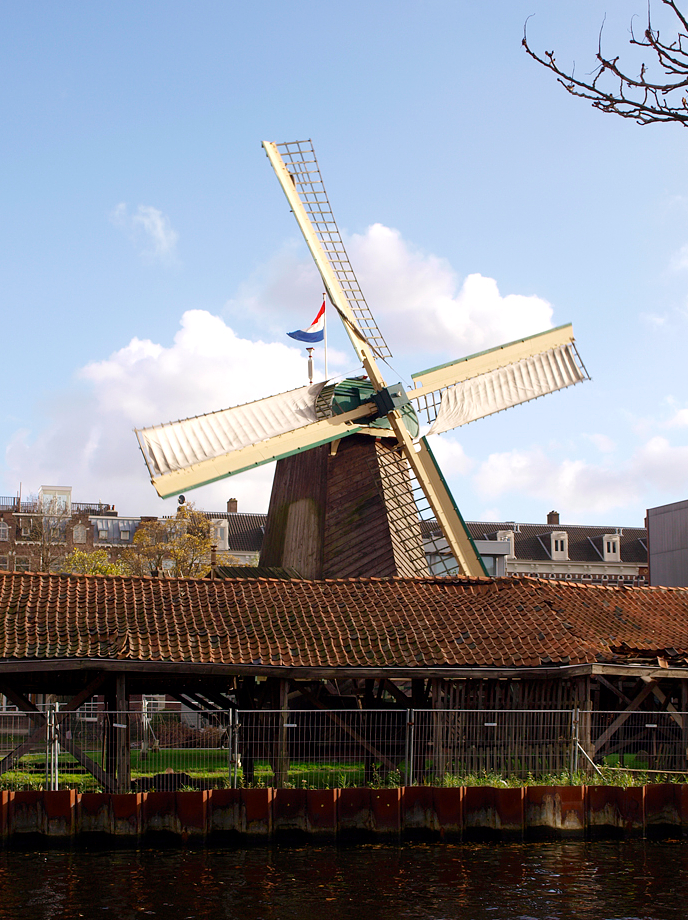 1, Molen 02484 a De Otter (Amsterdam), Hessel IJskes (10-11-2017)Met de molen wordt weer regelmatig door een groep vrijwillig molenaars gedraaid! | Database Nederlandse molens