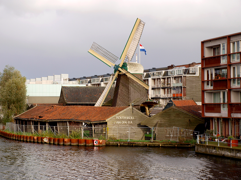 2, Molen 02484 a De Otter (Amsterdam), Hessel IJskes (10-11-2017)Met de molen wordt weer regelmatig door een groep vrijwillig molenaars gedraaid! | Database Nederlandse molens