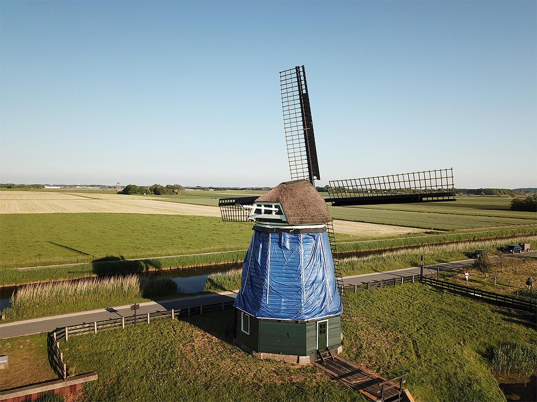 7, Molen 00322 Molen F (Burgerbrug), Klaas Zaal (7-6-2021)Molen F ingepakt wachtend op nieuw riet | Database Nederlandse molens