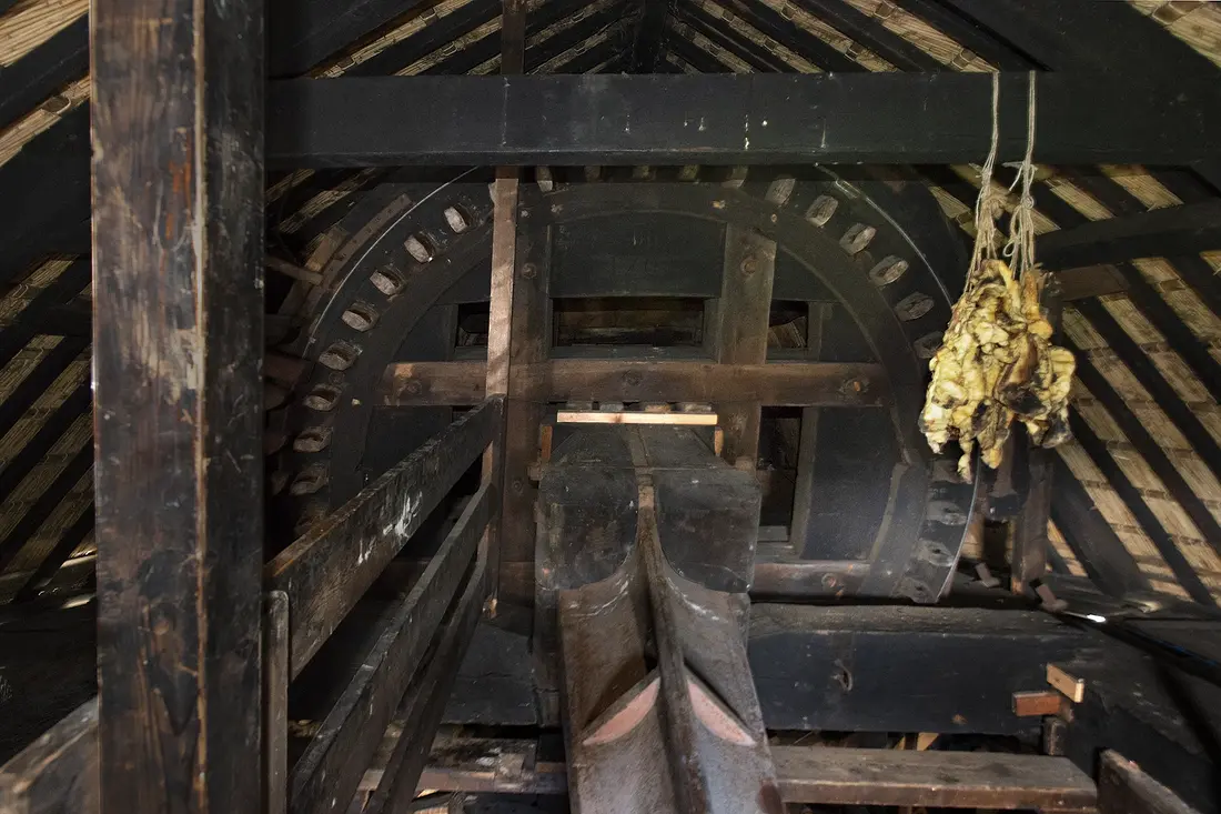 23, Molen 01156 Molen van de Zuidpolder (Edam), BB (9-4-2022)Het bovenwiel. | Database Nederlandse molens