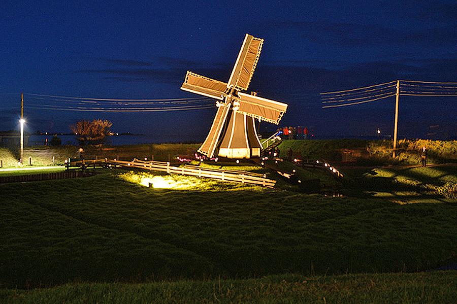 6, Molen 10692 Vogelhoeksmolen (Enkhuizen), Tijdens de lichtjesavond in het museum.   Tim Scholten (25-10-2014). | Database Nederlandse molens