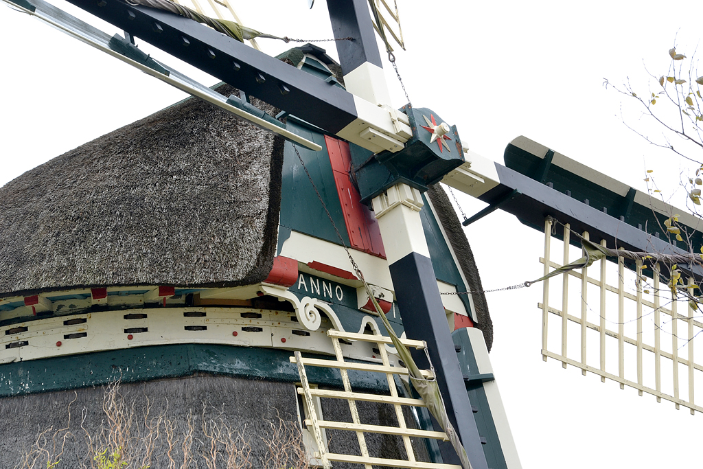 6, Molen 00329 De Groenvelder (Groenveld), Foto: Rob Pols (08-05-2012)De keerschijven in de kuip zijn goed zichtbaar. | Database Nederlandse molens