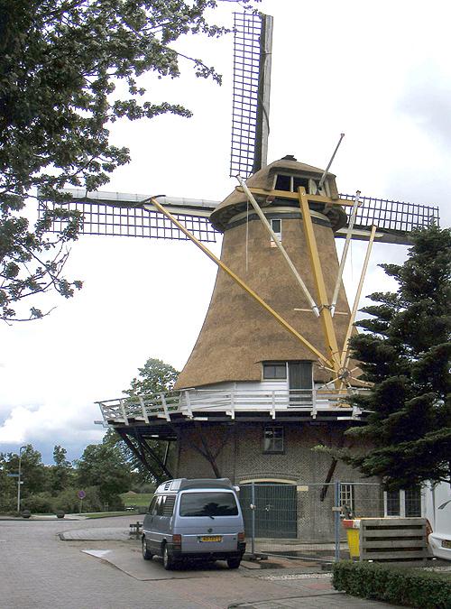 2, Molen 01842 De Westermolen (Dalfsen), Martin E. van Doornik (12-5-2012)De molen in restauratie met nieuw riet | Database Nederlandse molens