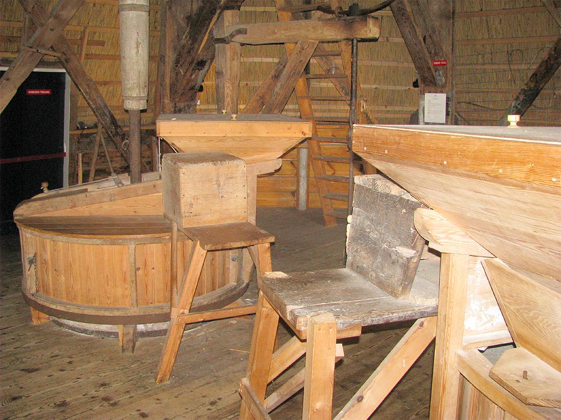13, Molen 01842 De Westermolen (Dalfsen), Piet Glasbergen (20-4-2018)Steenzolder (stellingzolder) twee koppels (beide bruikbaar, maar er wordt er één gebruikt). | Database Nederlandse molens