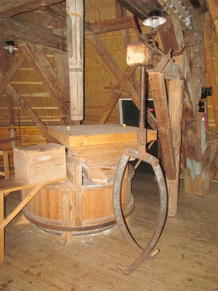 14, Molen 01842 De Westermolen (Dalfsen), Piet Glasbergen (20-4-2018)De momenteel dienstdoende met steenlift | Database Nederlandse molens