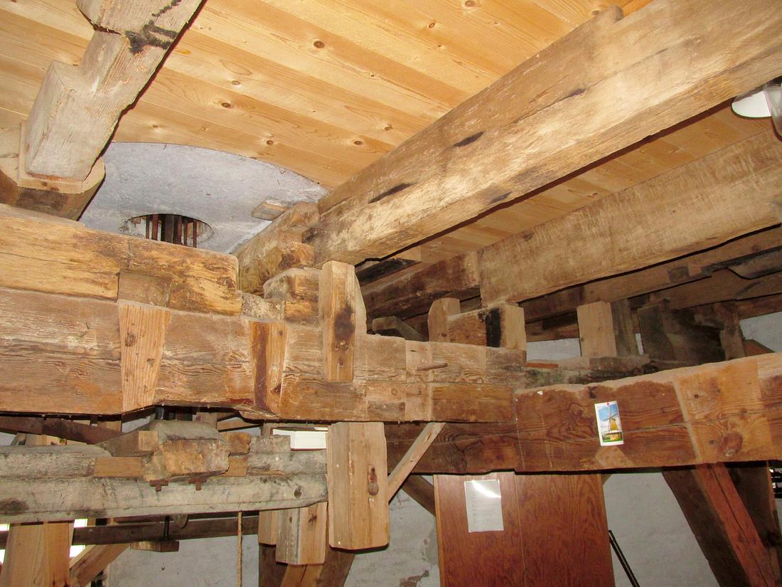 15, Molen 01842 De Westermolen (Dalfsen), Piet Glasbergen (20-4-2018)Overal in deze molen zijn tekenen van ouderdom, functiewijziging, aanpassing, reparatie te zien. | Database Nederlandse molens