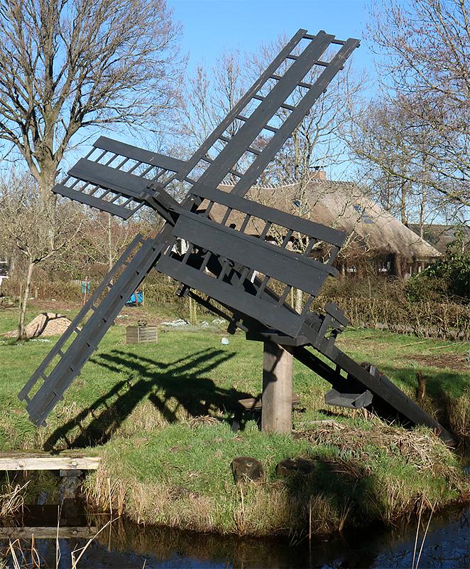 Molen 10075 Noord (Giethoorn), Ronald Bakker (15-2-2019)Na een restauratie is de molen weer teruggeplaatst. | Database Nederlandse molens