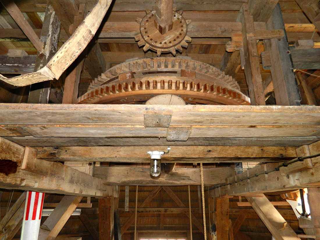 12, Molen 01829 De Vlijt (Marle), Vincent Mepschen (17-4-2017)Let op het dubbele spoorwiel en de aandrijving voor de mengketel en koekenbreker | Database Nederlandse molens