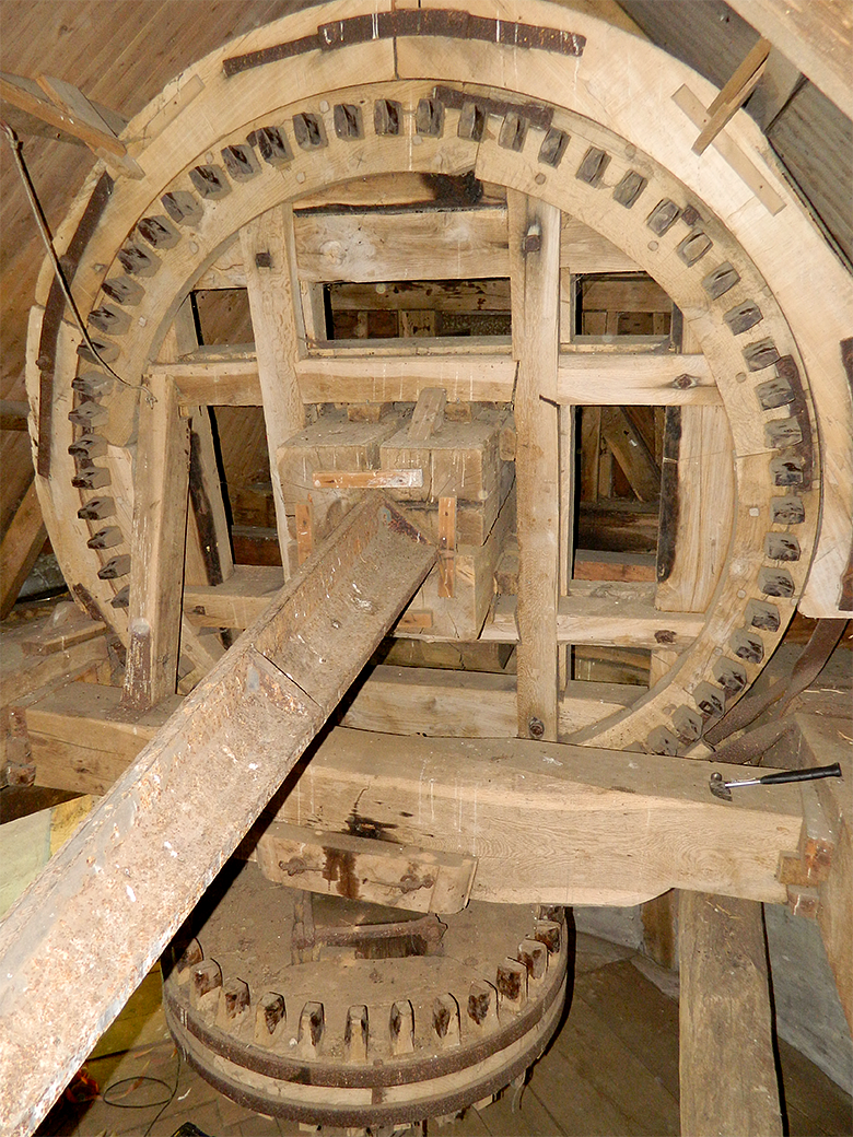 15, Molen 02685 Molen van Oude Hengel (Ootmarsum), Vincent Mepschen (24-8-2017) Bovenwiel. | Database Nederlandse molens