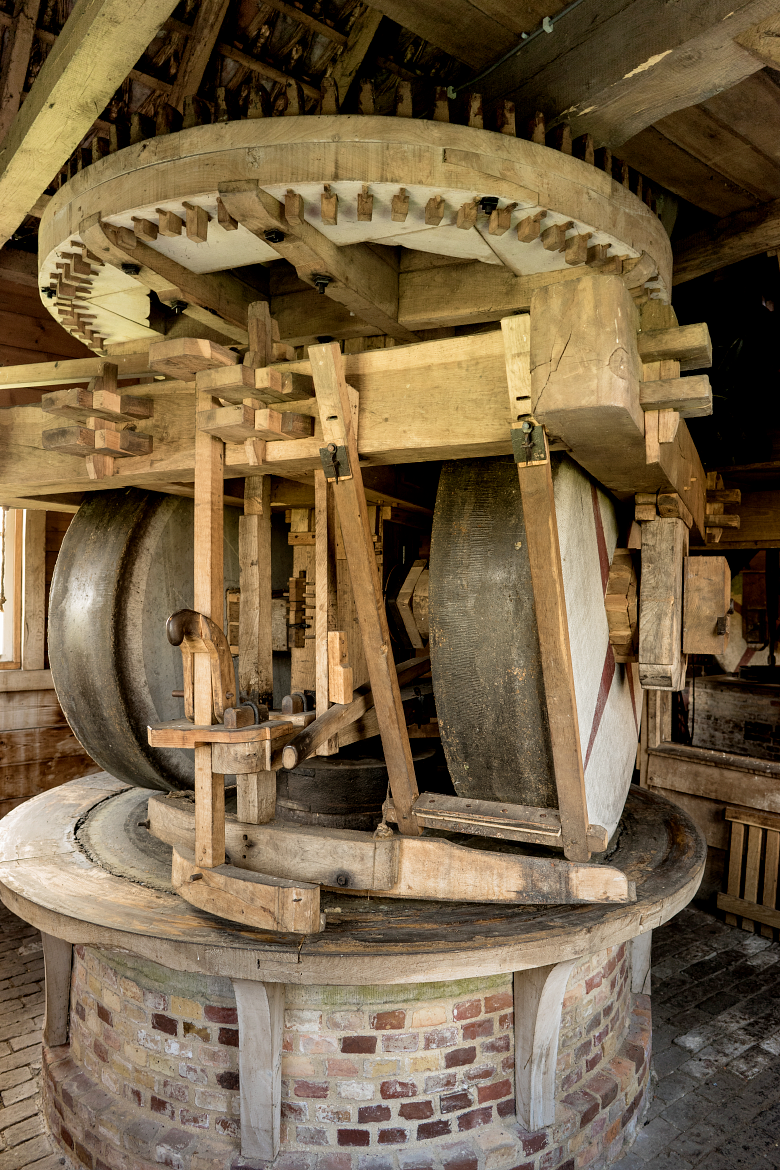 15, Molen 01023 Pelmolen Ter Horst (Rijssen), Marcel van Nies (13-10-2017)Het kleinere koppel kantstenen.  | Database Nederlandse molens