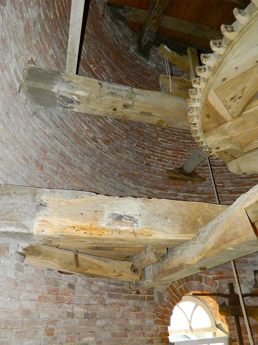 11, Molen 01029 Soaseler Möl (Saasveld), Vincent Mepschen (10-6-2018)Sporen van het voormalig tweede maalkoppel | Database Nederlandse molens