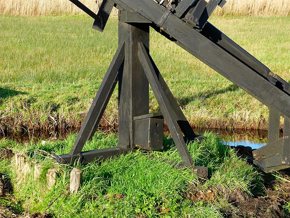 3, Molen 10083 De Foeke (Sint Jansklooster), W. Jans (9-12-2015). Met nestkastje. | Database Nederlandse molens