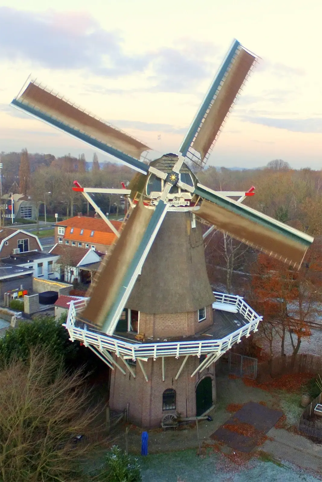 2, Molen 02703 De Pionier (Slagharen), Vincent Mepschen (15-12-2022)De molen is onlangs weer in oude glorie hersteld door molenmaker Wintels uit Denekamp. | Database Nederlandse molens