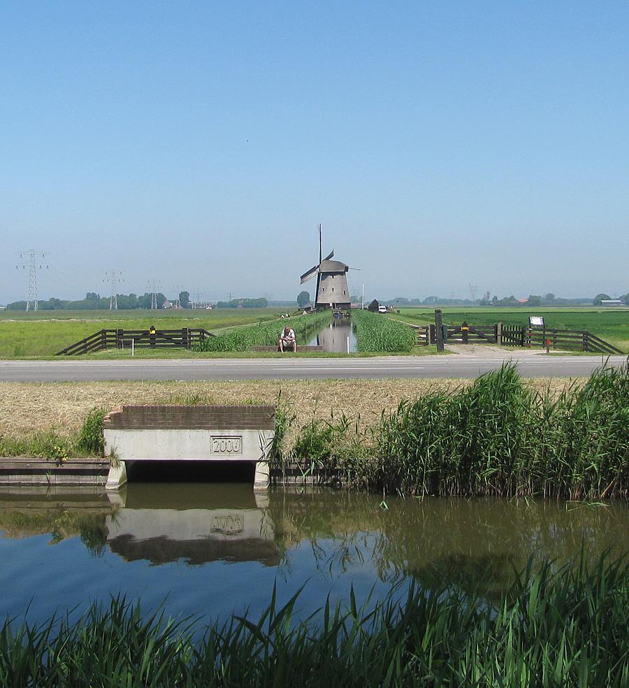 4, Molen 00150 Poldermolen D (Stompetoren), De in 2006 opnieuw uitgegraven, 300 meter lange tocht naar de Noordervaart.  Piet Glasbergen (28-5-2012). | Database Nederlandse molens