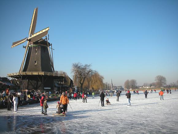 4, Molen 00693 De Vriendschap (Weesp), Winterser voor Holland kan bijna niet!  H. Bieze (10-1-2009). | Database Nederlandse molens