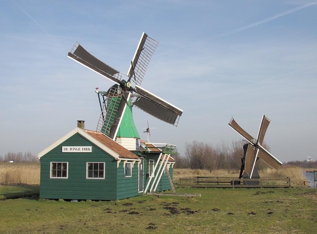 5, Molen 06907 r bis De Jonge Dirk (Westzaan), Abel van Loenen (16-2-2019)De molen met zijn nieuwe stelling> | Database Nederlandse molens