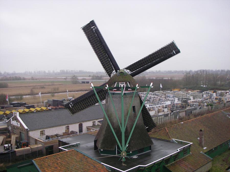 2, Molen 01067 De Schoolmeester (Westzaan), Arie Butterman (8-1-2013)De z.g. 'platting' is hier goed te zien.  | Database Nederlandse molens