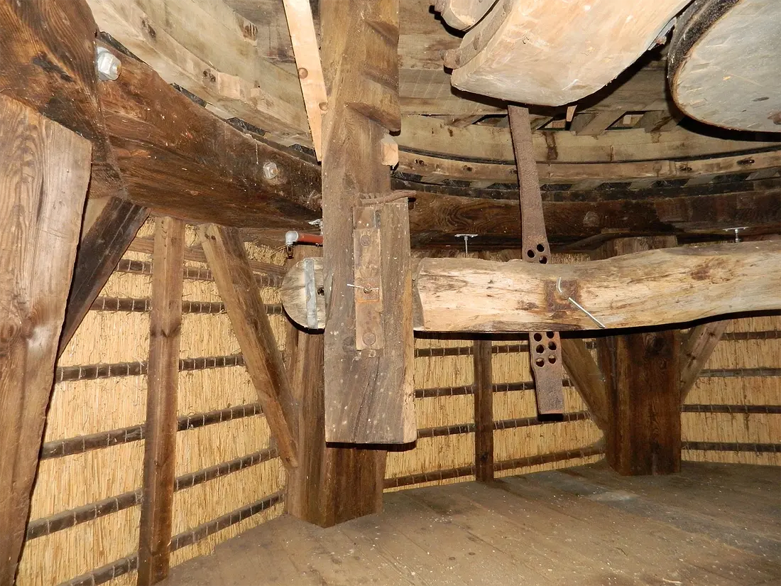 11, Molen 05153 De Stofmolen (Wijdenes), Vincent Mepschen (10-12-2022)Duidelijk hergebruikt hout bij onderdelen van de vang. | Database Nederlandse molens