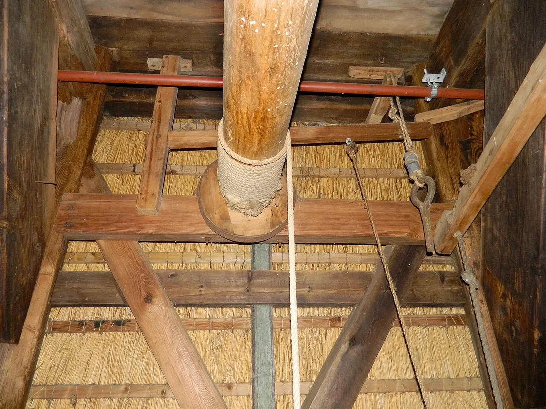 13, Molen 05153 De Stofmolen (Wijdenes), Vincent Mepschen (10-12-2022)Kammenluiwerk mét afschietwerk. | Database Nederlandse molens