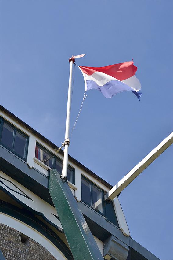 7, Molen 04903 De Haan (Brouwershaven), Rob Pols (23-8-2019)De Nederlandse vlag hangt continu uit! | Database Nederlandse molens