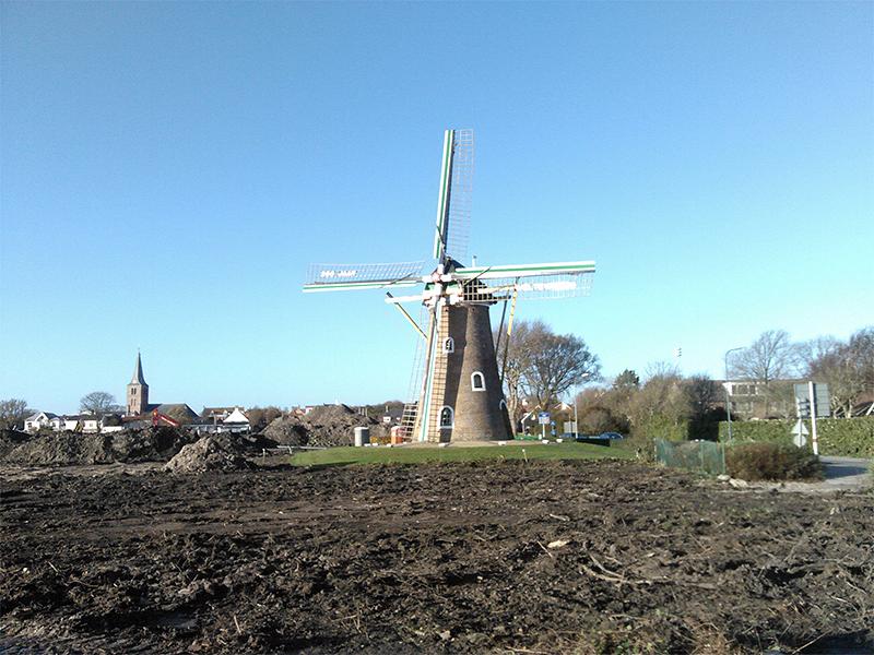 4, Molen 03549 Weltevreden (Domburg), A. J. Wisse (30-11-2018)Midden november is de bebouwing en begroeiing rondom de molen verwijderd en staat hij weer vrij op het zuiden. | Database Nederlandse molens