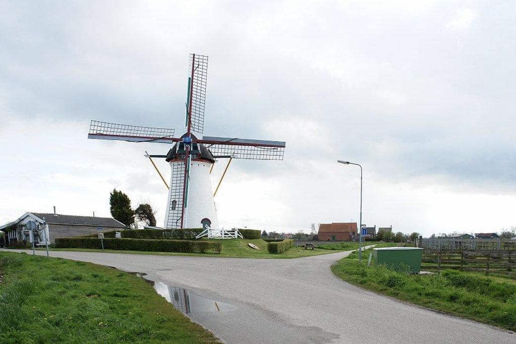 2, Molen 01879 Aeolus (Dreischor), Frits Kruishaar (21-4-2012) | Database Nederlandse molens