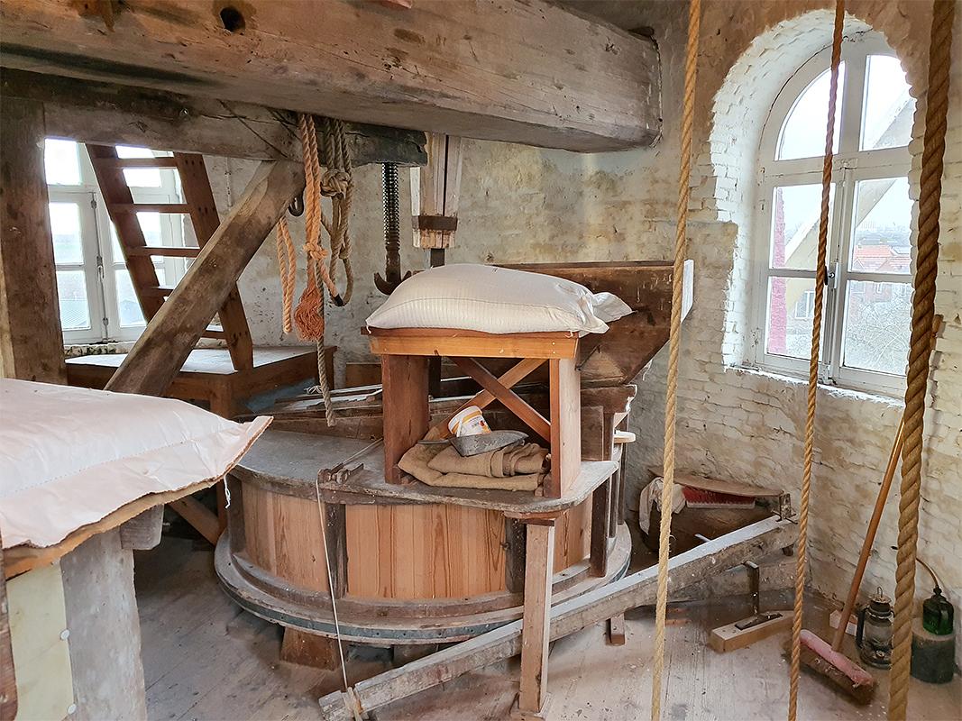 17, Molen 03603 Windlust (Hoek), Pieter Zuijkerbuijk (14-12-2019)Derde maalstoel. | Database Nederlandse molens