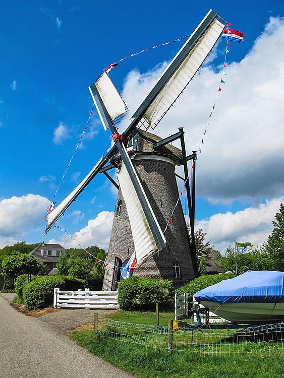 1, Molen 02483 't Wissel (Elst), Tijdens het Nationale Molenweekend.  Marcel van Hees (11-5-2013). | Database Nederlandse molens