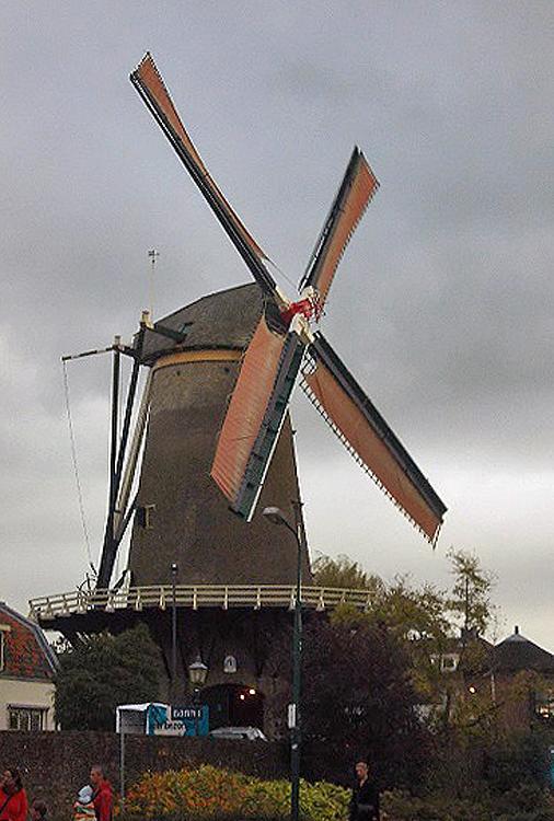Molen 01072 e De Windotter (IJsselstein), William Bouter (25-10-2014).  | Database Nederlandse molens