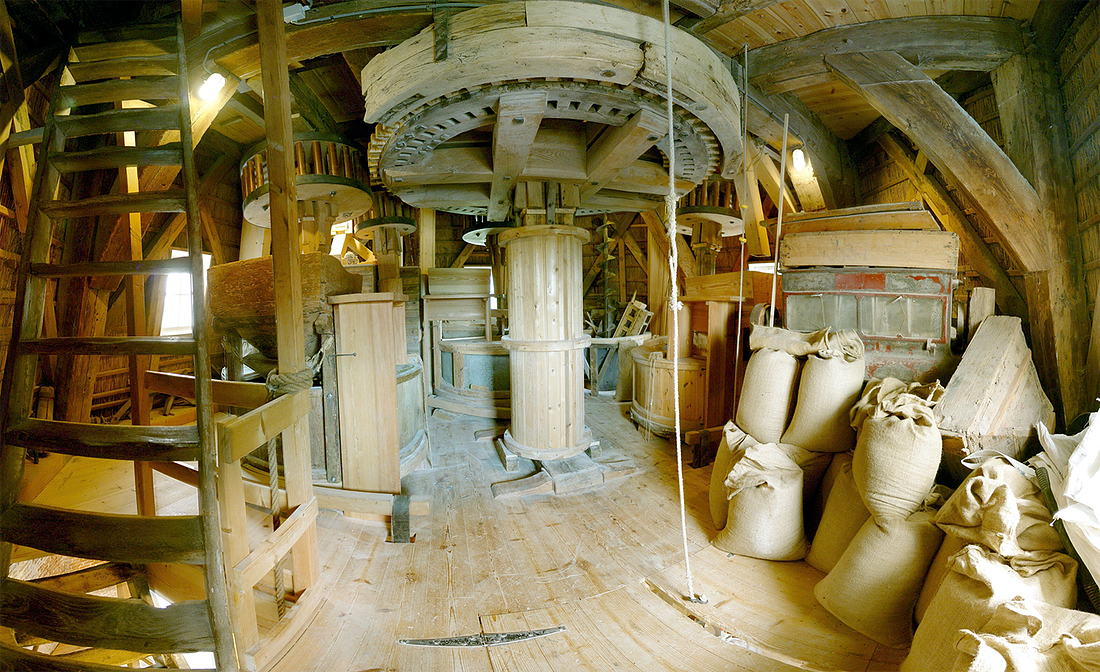11, Molen 01059 De Valk (Montfoort), Piet Schiereck, panoramafoto augustus 2014 | Database Nederlandse molens