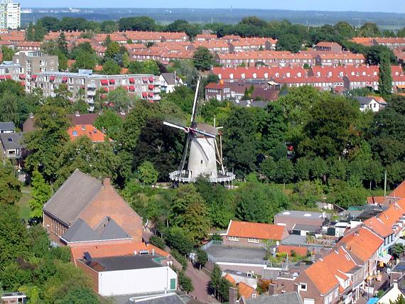 3, Molen 01776 bis De Binnenmolen (Rhenen), De Binnenmolen gezien vanaf de Cuneratoren.  André  Roks (13-9-2003). | Database Nederlandse molens